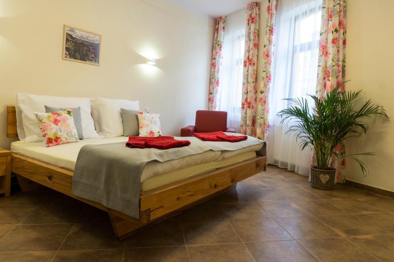 Penzion Růže Benesov nad Ploucnici Esterno foto